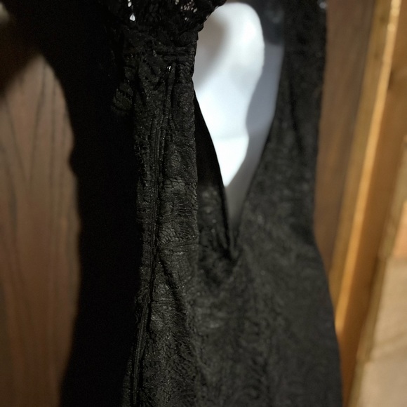 Lacey black heart shaped open back dress - Picture 4 of 5